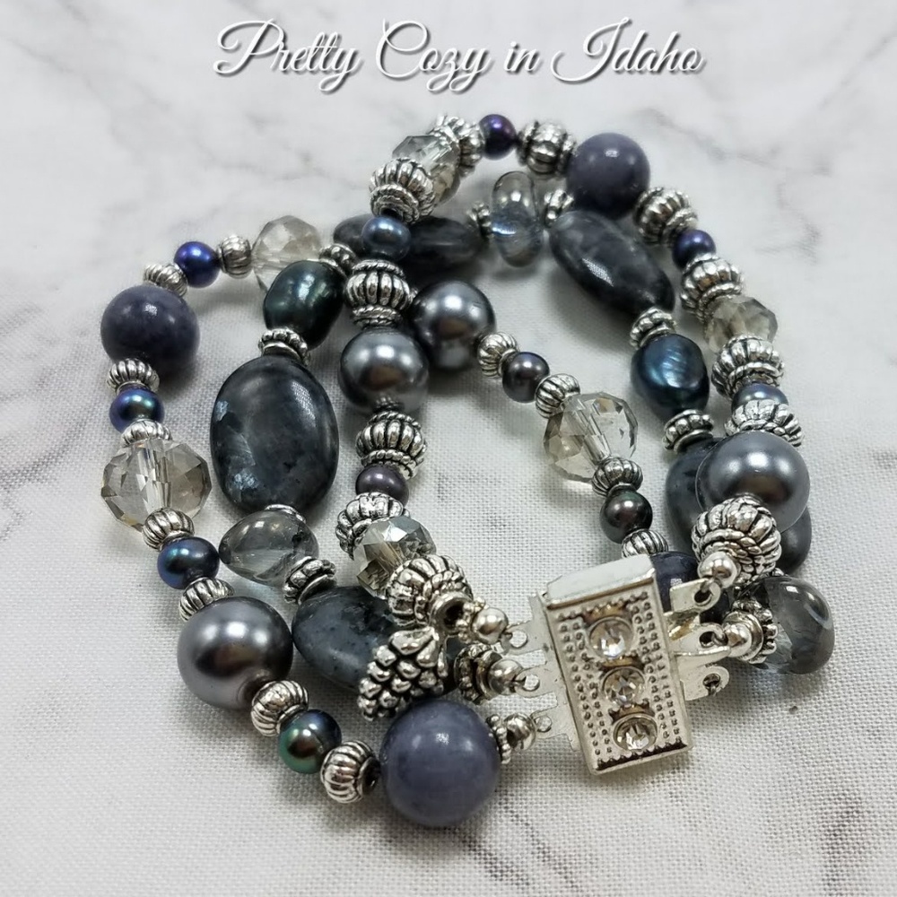 Gemstone bracelet with box clasp